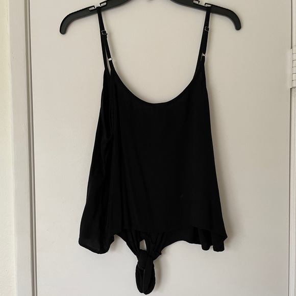 Tie front crop top with button details - Picture 2 of 3